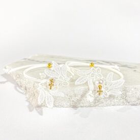 Afitexno Μαρτυρικό Βάπτισης Βραχιόλι Σουέτ με Δαντέλα και Επίχρυσο Σταυρό 50τεμ. 24010 - Για Κορίτσι στο Oneirokosmos