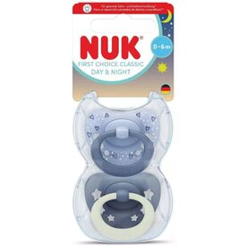 Nuk First Choice Classic Day & Night Πιπίλες Σιλικόνης Νυκτός με Θήκη Blue για 0-6m 2τμχ 10175396 - Πιπίλες στο Oneirokosmos