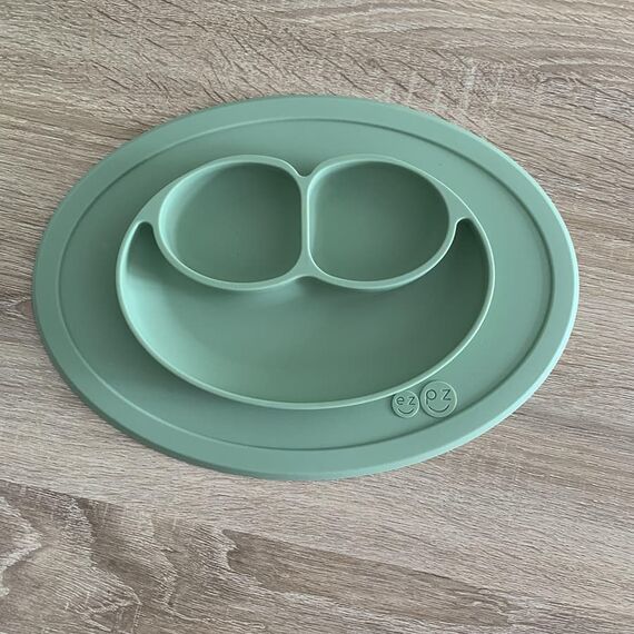 Ezpz: Εκπαιδευτικό πιάτο 12+ μηνών Happy Mini Mat - Aqua MM-A565C - Σετ Φαγητού, Μπολάκια, Πιατάκια Φαγητού στο Oneirokosmos