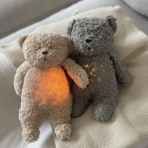 Moonie: Παιχνίδι Ύπνου The Humming Bear Grey Natur από Οργανικό Βαμβάκι με Αισθητήρα Κλάματος M-GRN - Δώρα στο Oneirokosmos