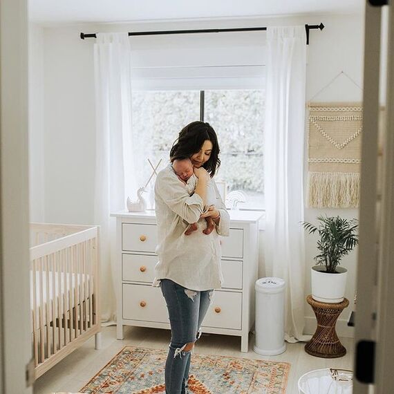 Ubbi: Κάδος για πάνες από ατσάλι με κλειδαριά ασφαλείας White UB-10000 - Προϊόντα υγιεινής φροντίδας στο Oneirokosmos