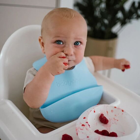 BabyOno σαλιάρα σιλικόνης 6m+ με θήκη περισυλλογής τροφής Blue BN835/05 - Σαλιάρες Πλαστικές - Σιλικόνης στο Oneirokosmos