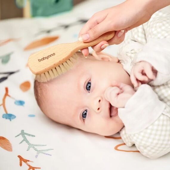 BabyOno Μαλακή φυσική βούρτσα ξύλινη BN799 - Χτένες - Βούρτσες - Ψαλιδάκια στο Oneirokosmos