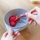 Tommee Tippee Μπωλ Φαγητού με Καπάκι και Κουτάλι Easy Scoop Bowl 2τμχ 6m+ 44671850 - Σετ Φαγητού, Μπολάκια, Πιατάκια Φαγητού στο Oneirokosmos