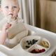 BabyOno Πιάτο σιλικόνης με βεντούζες και χωρίσματα Μπεζ BN1482/04 - Σετ Φαγητού, Μπολάκια, Πιατάκια Φαγητού στο Oneirokosmos
